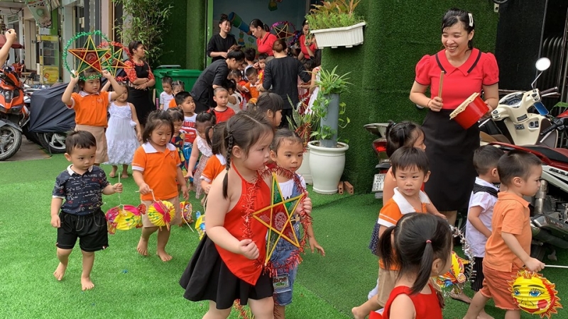 be vui hoi trang ram 2019 2020