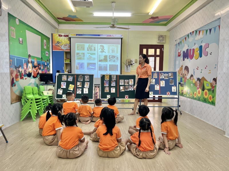 ky nang thoat hiem khi co su co chay   la 2