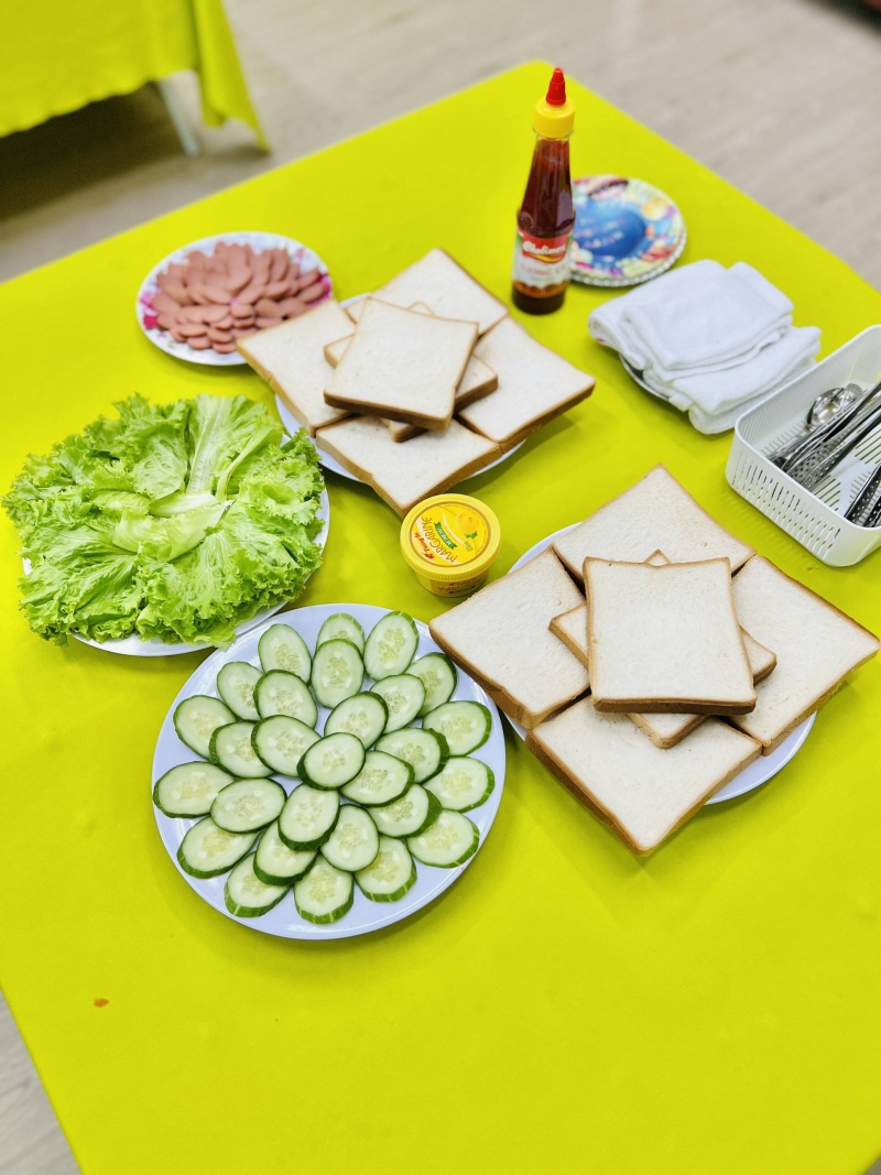 ky nang song   be lam banh mi sandwich kep   choi 3