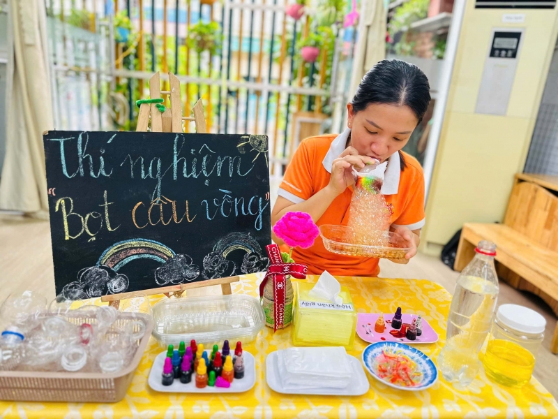 ho   t      ng th   nghi   m khoa h   c b   t c   u v   ng   m   m 2