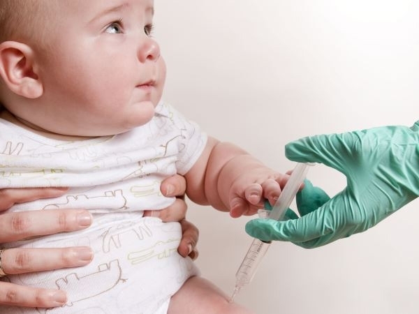 Có nên cho trẻ tiêm nhiều vaccine cùng lúc?